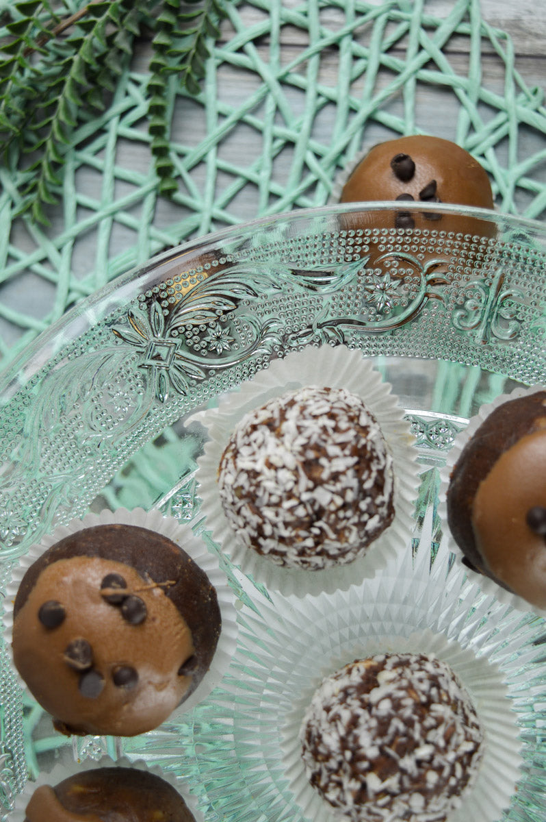 Kuchenplatte Tortenplatte auf Porzellanfuß Tortenständer Käseplatte Servierplatte