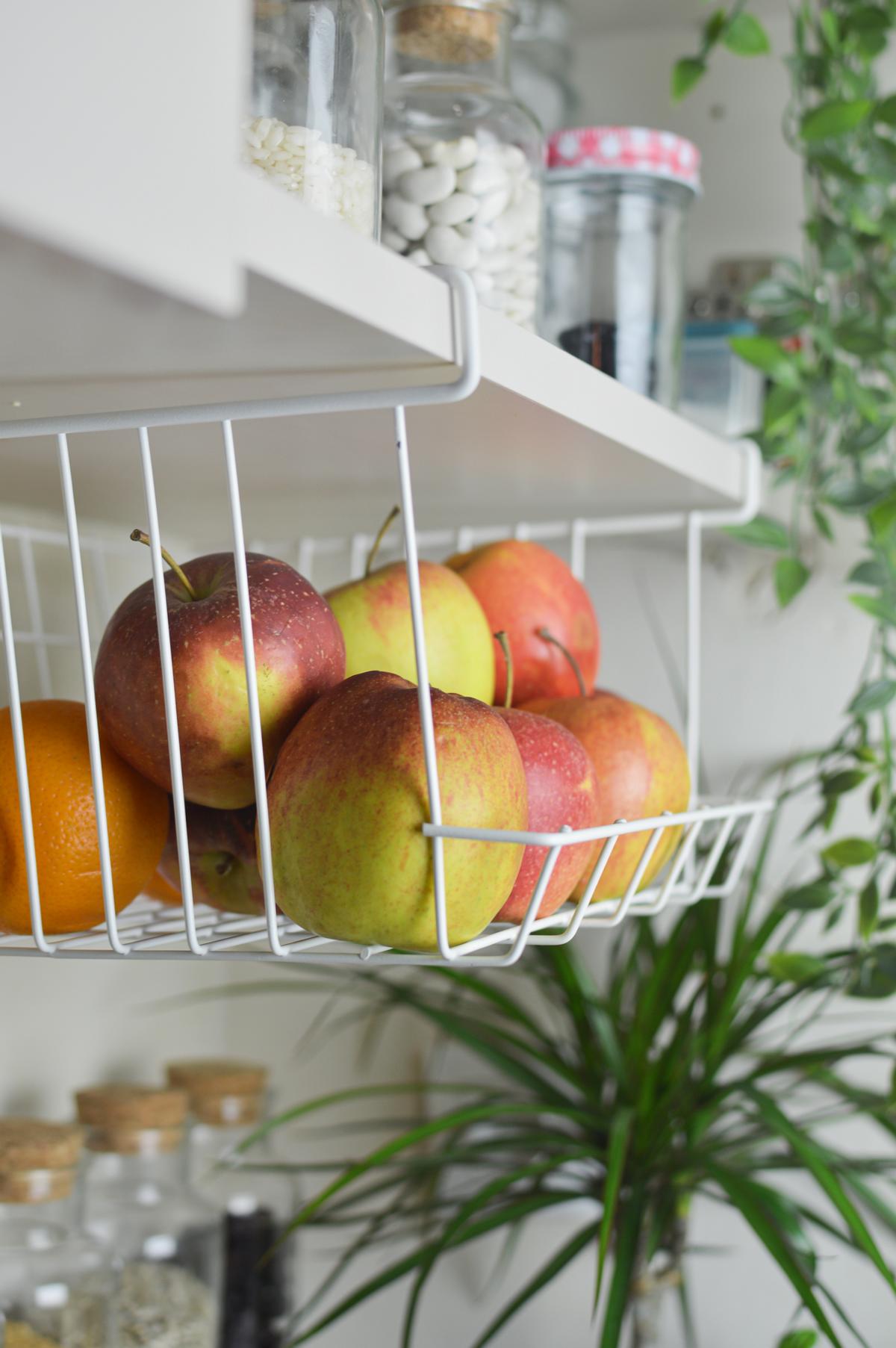 Panier suspendu en métal, panier d'armoire, panier suspendu, panier d'étagère, panier de rangement, panier en fil, blanc