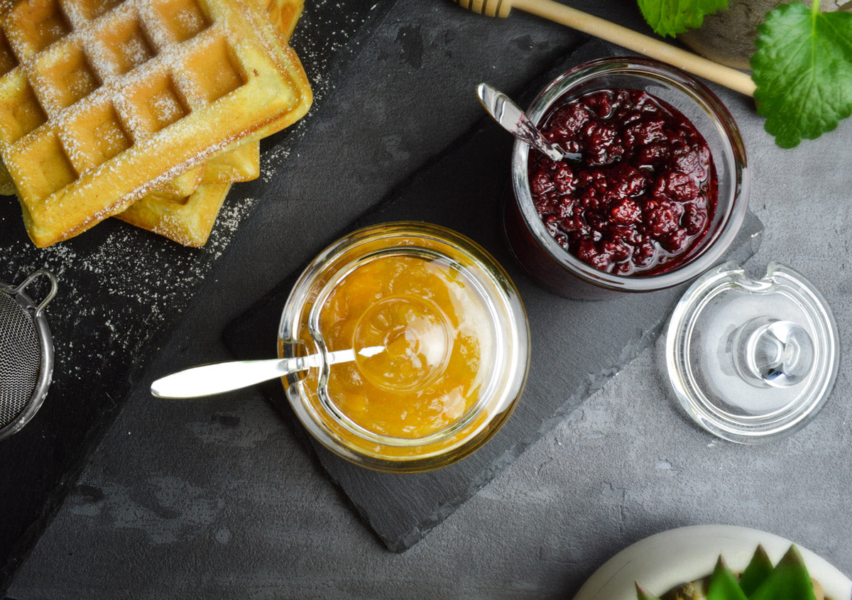 Marmeladendosen auf Schieferplatte Parmesandosen Gewürzdosen Set Honigdose Dose