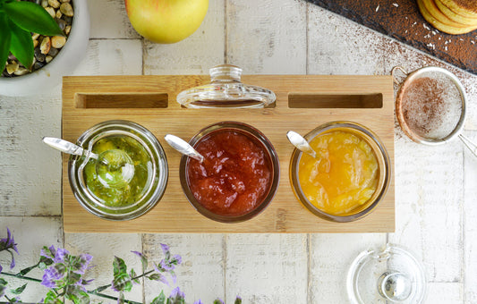 3 Gewürzgläser mit Holzkiste und Löffeln Gewürzdosen Parmesandosen Marmeladendosen Set Honigdose Dose Zuckerdose Salzdose Vorratsdose